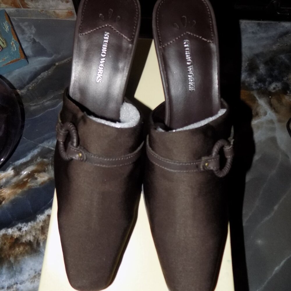 Studio Works Lucy Dark Brown Stretch Fabric Mule Heels Size 9 Women's NEW